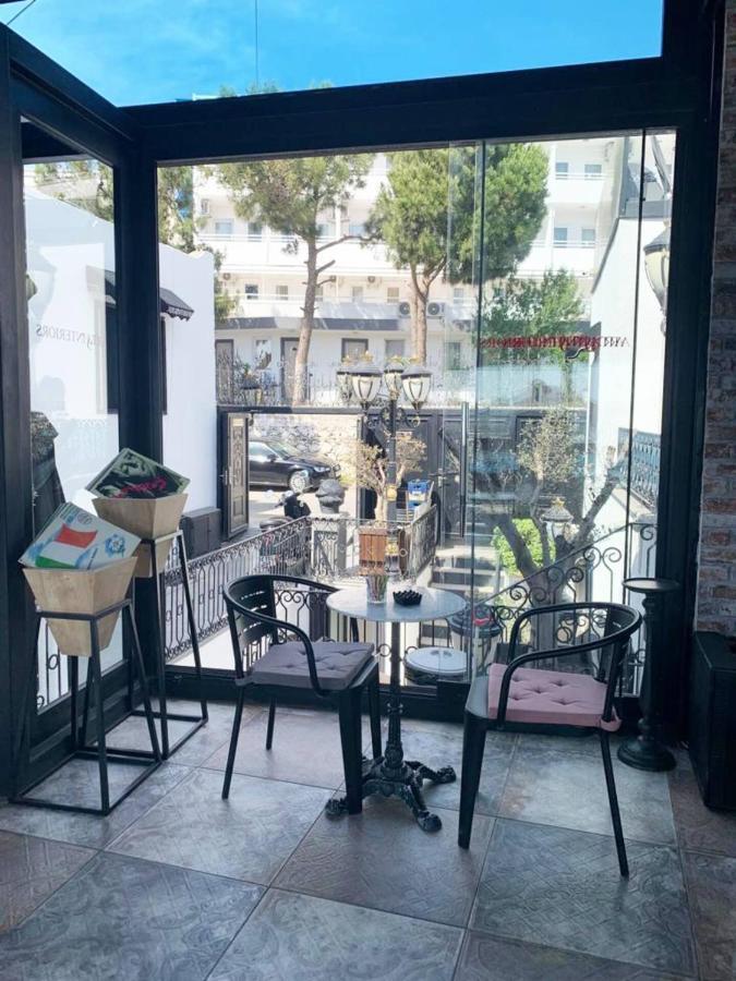 فندق Art & Interiors غومْبيت المظهر الخارجي الصورة