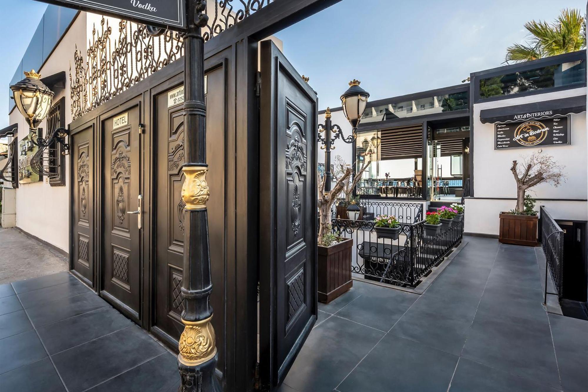 فندق Art & Interiors غومْبيت المظهر الخارجي الصورة
