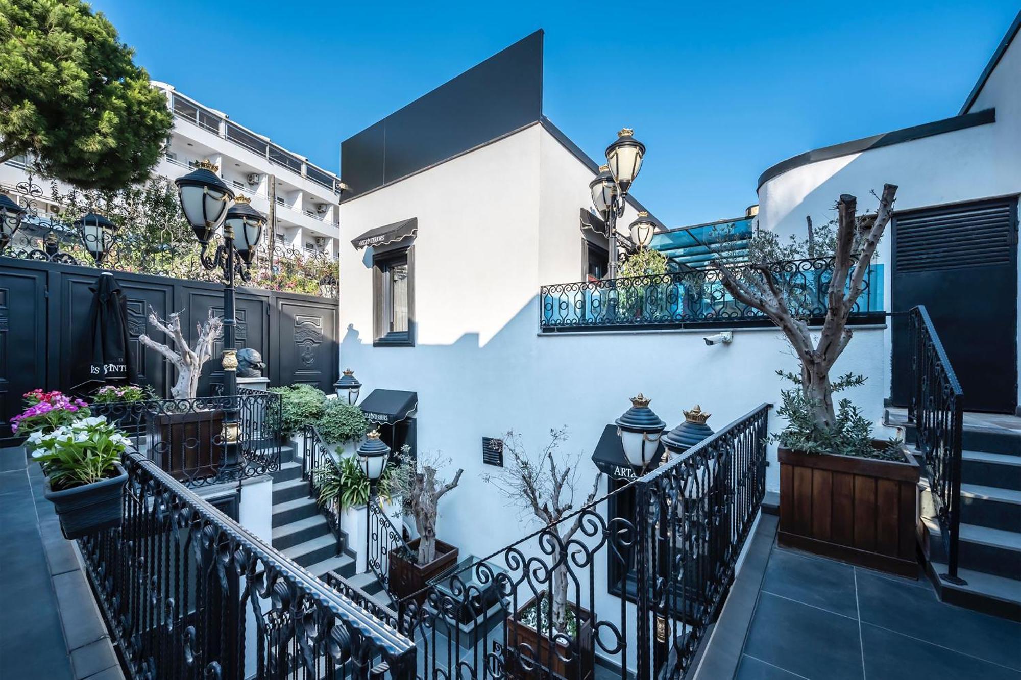 فندق Art & Interiors غومْبيت المظهر الخارجي الصورة