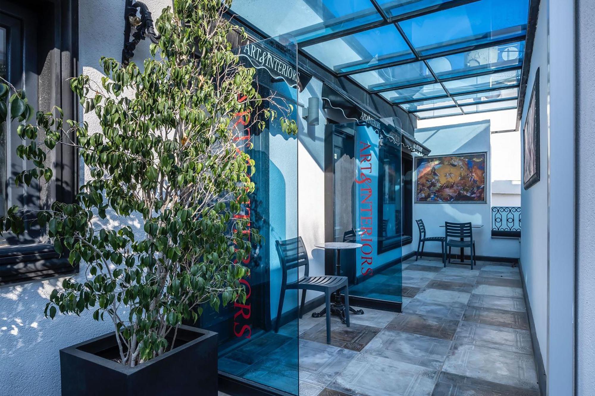 فندق Art & Interiors غومْبيت المظهر الخارجي الصورة