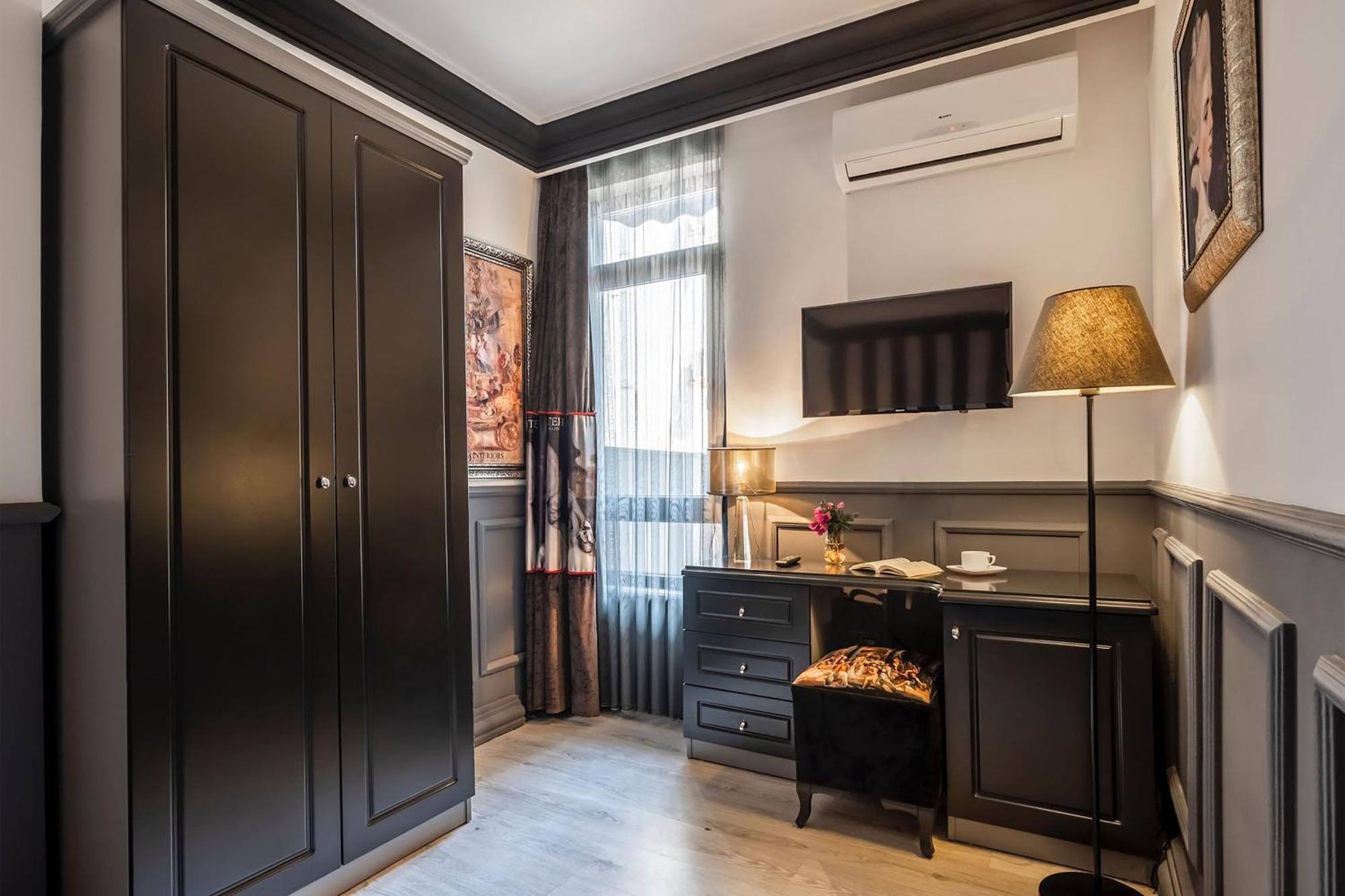 فندق Art & Interiors غومْبيت المظهر الخارجي الصورة